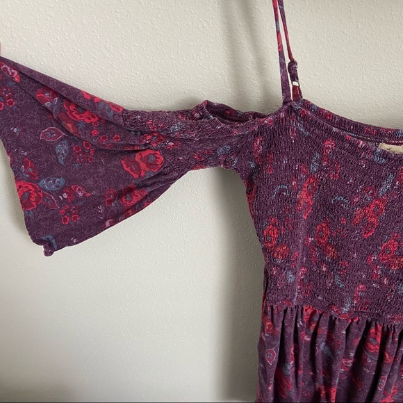 Hollister Size S Floral Burgundy Romper - Picture 4 of 4